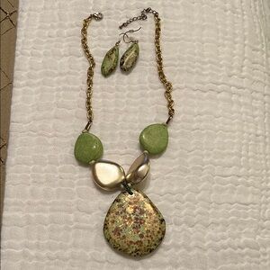 Elegant Green and Gold Necklace Set